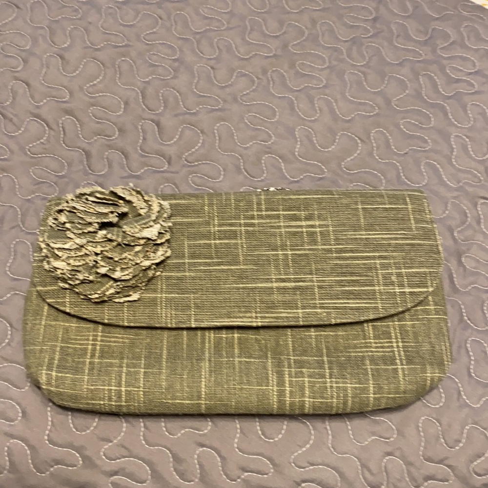 Taleen Fabric Clutch With Metal Chain